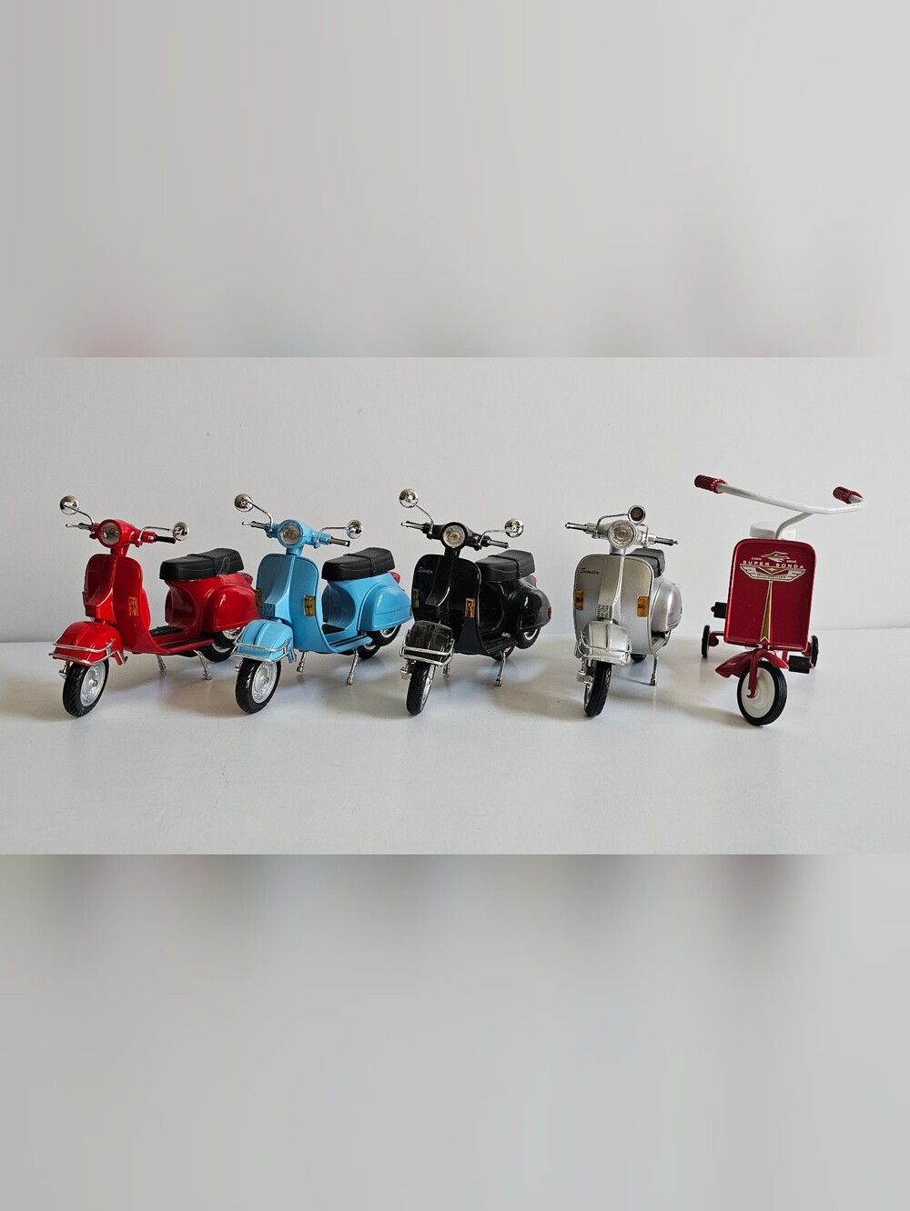 Vespa Pull-Back Scooter 1:10 Plus Diecast Super Sonda Pedal Scooter Lot of 5 NEW